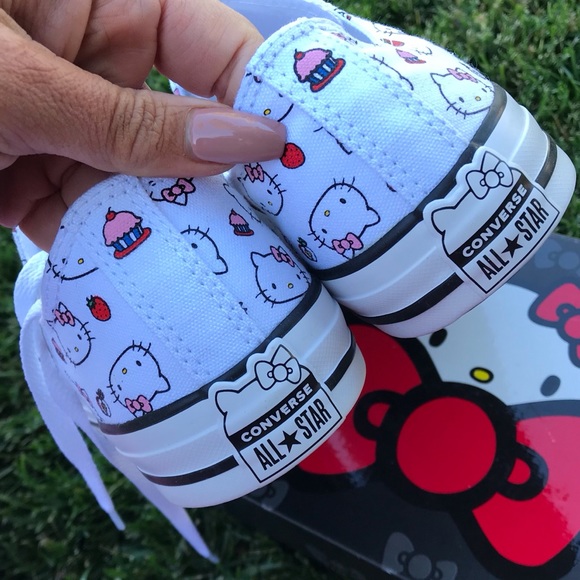 NWB ❤️ CONVERSE x HELLO KITTY ALLSTAR LOWTOP - Picture 3 of 8
